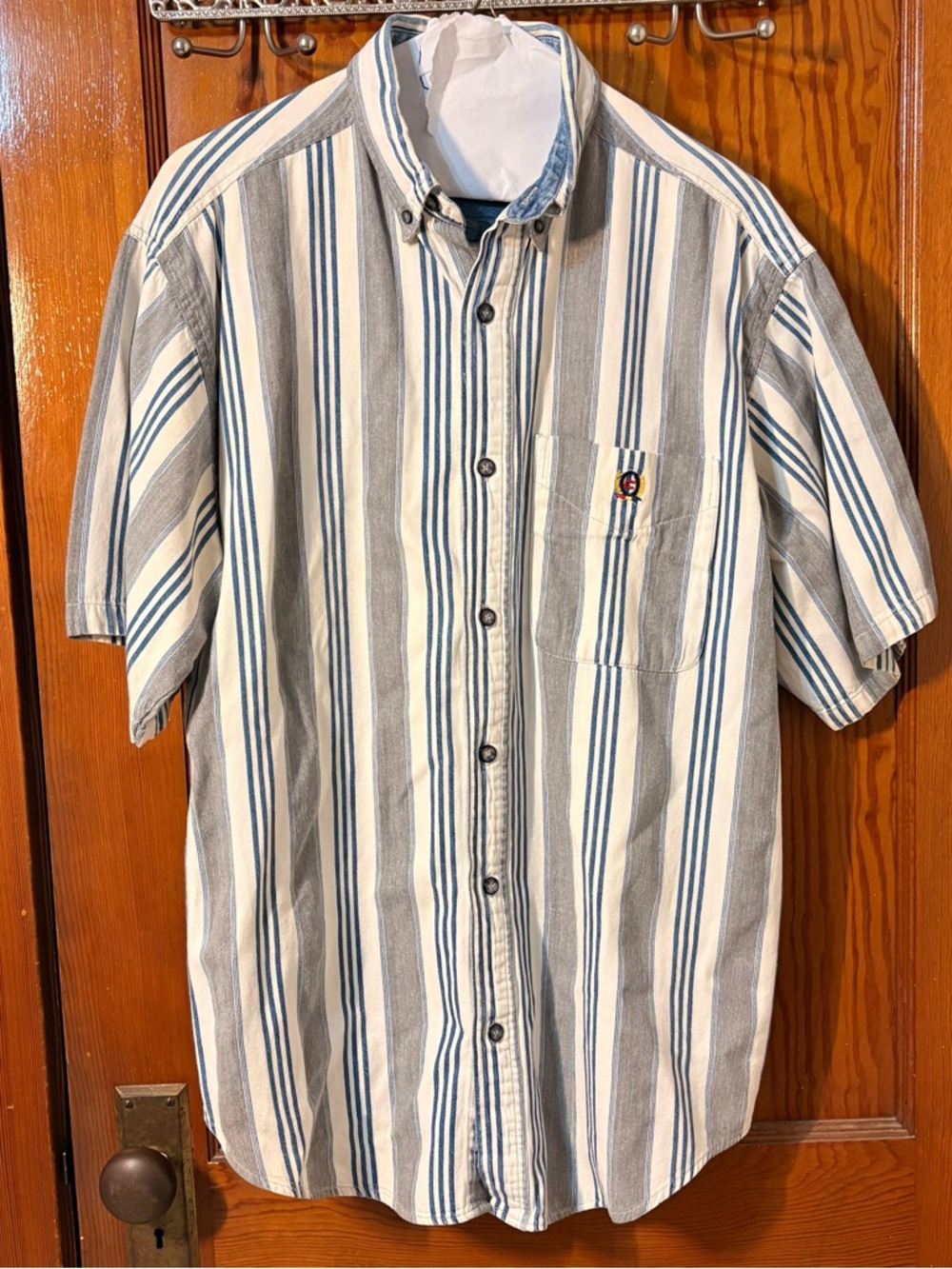 Men's Short-Sleeve Button-Down Stripe Shirt in Cream and Blue